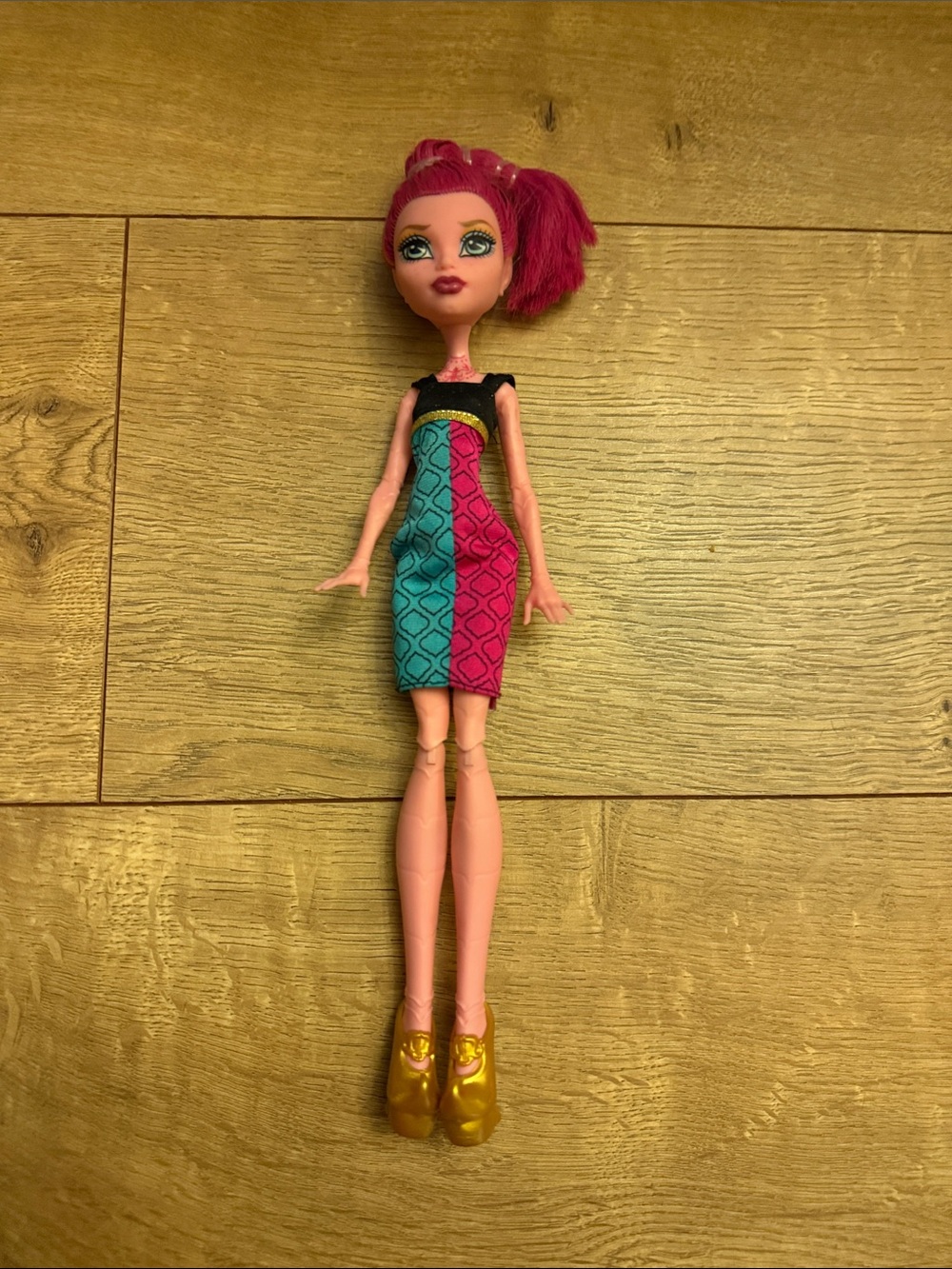 Monster high Genie Grant (genie) with teal and pink